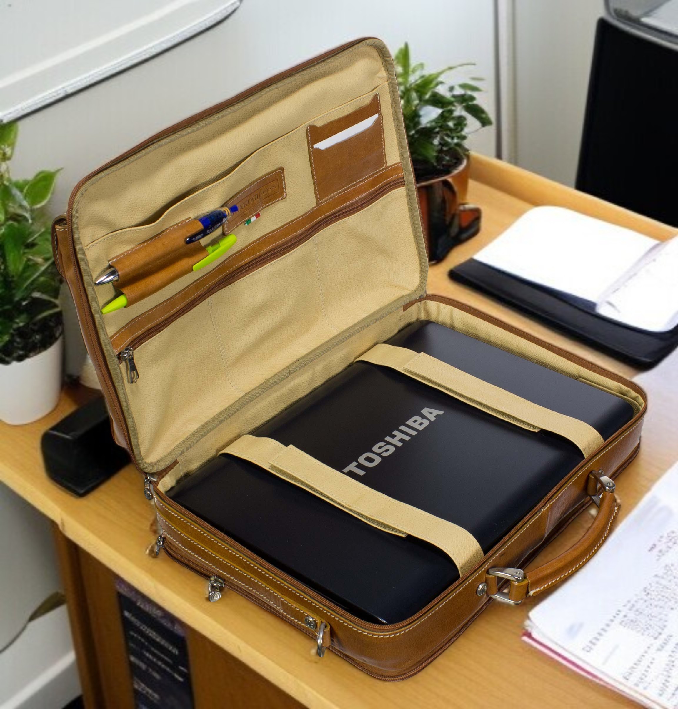 ai bewerking laptop in tas